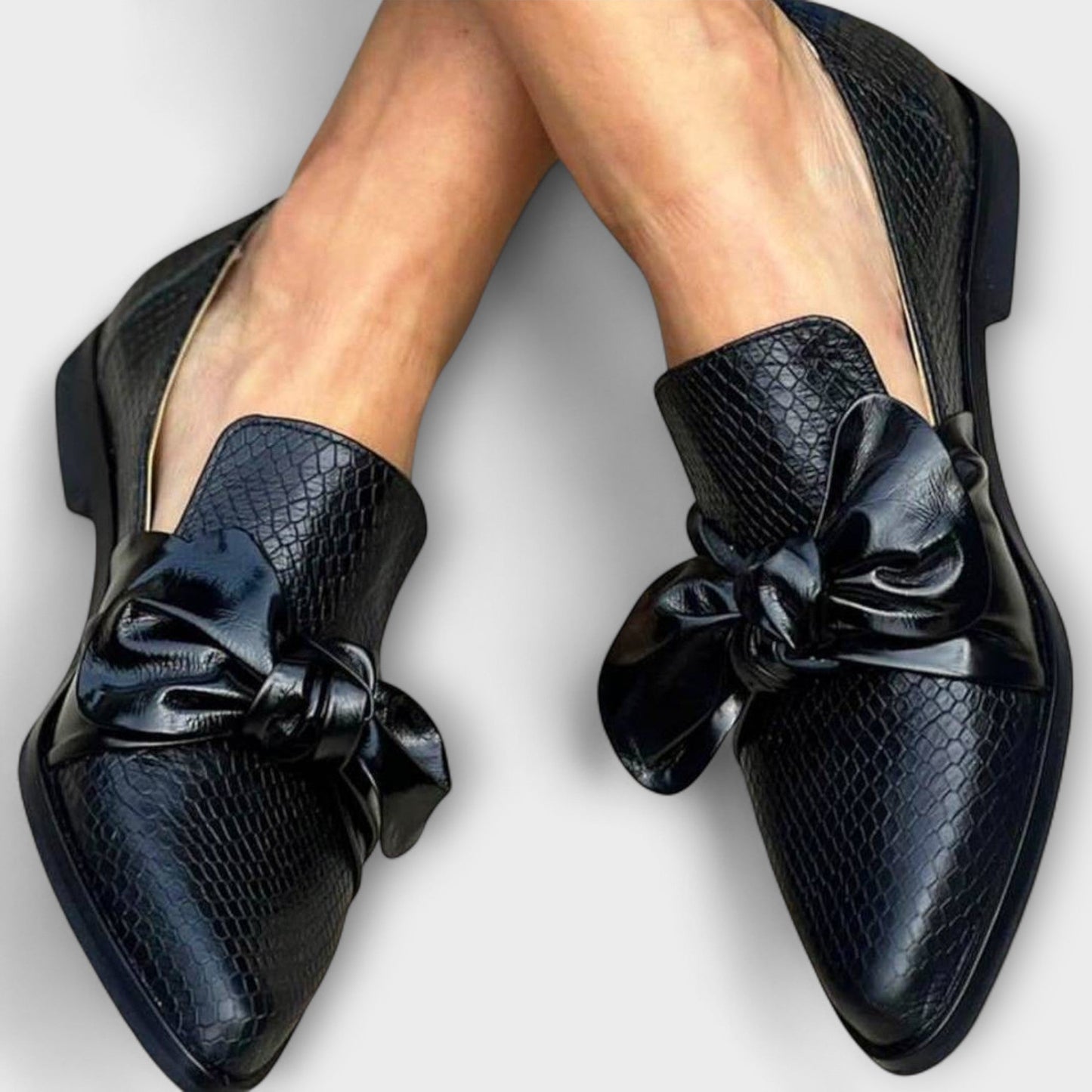 Trine | Loafers with Bow Detail