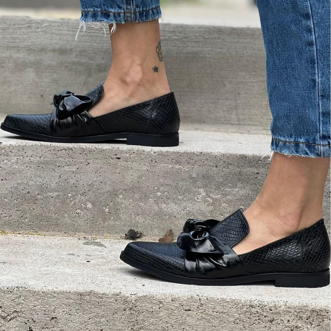 Trine | Loafers with Bow Detail